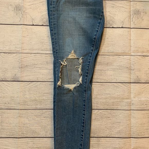 Levi’s 721 Organically Distressed High Rise Skinny Jeans - Picture 8 of 12